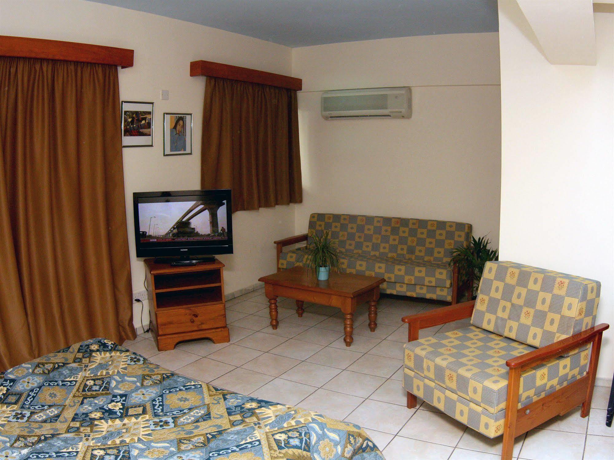 Palm Sea Beach Hotel Apartments Larnaka Exterior foto