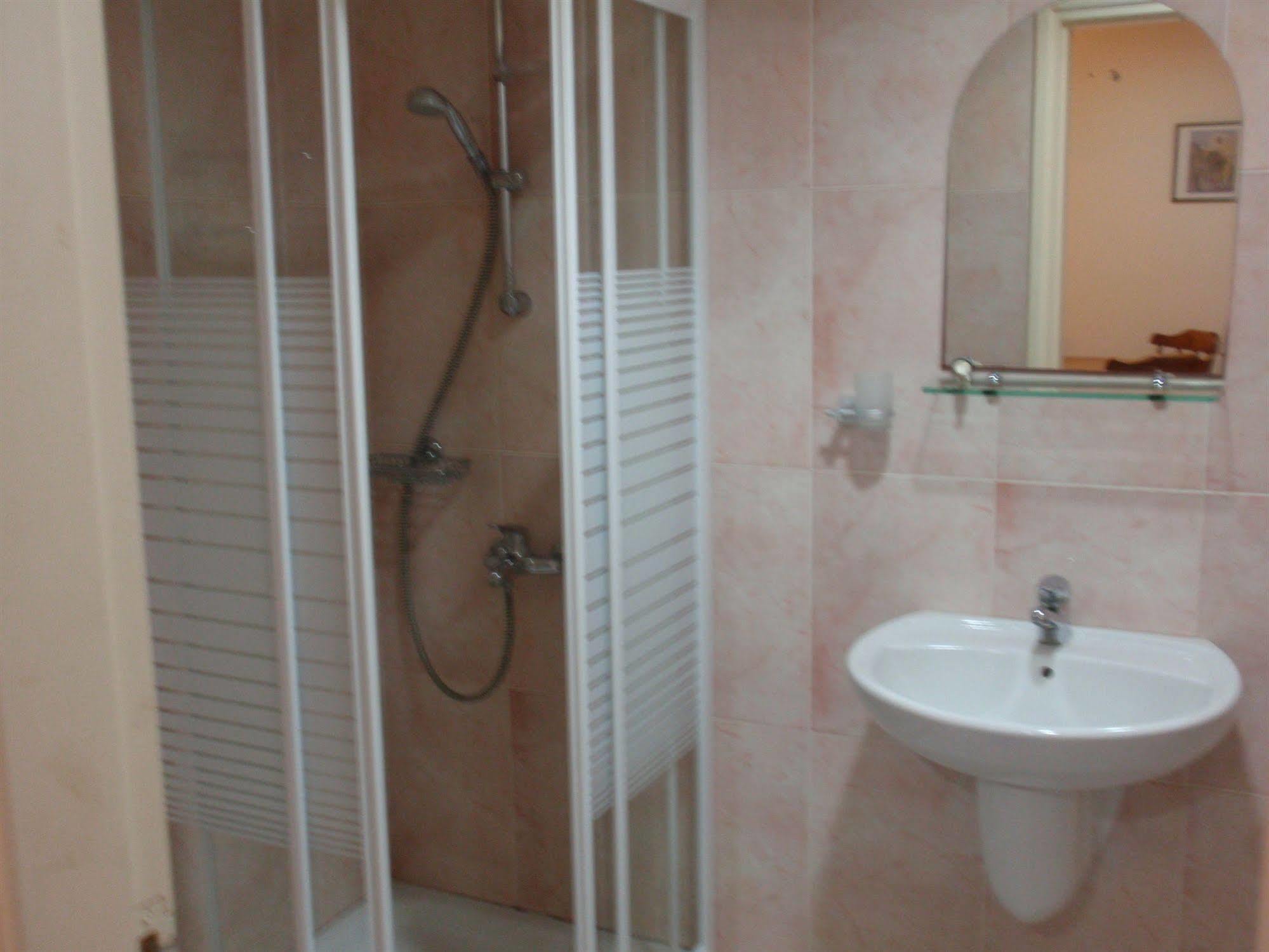 Palm Sea Beach Hotel Apartments Larnaka Exterior foto